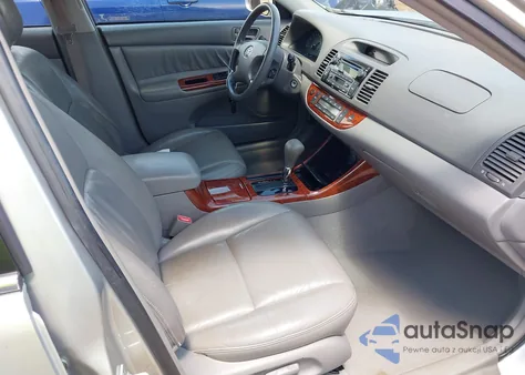 2002 Toyota Camry Xle z USA, uszkodzony, nr VIN 4T1BE32K72U545923